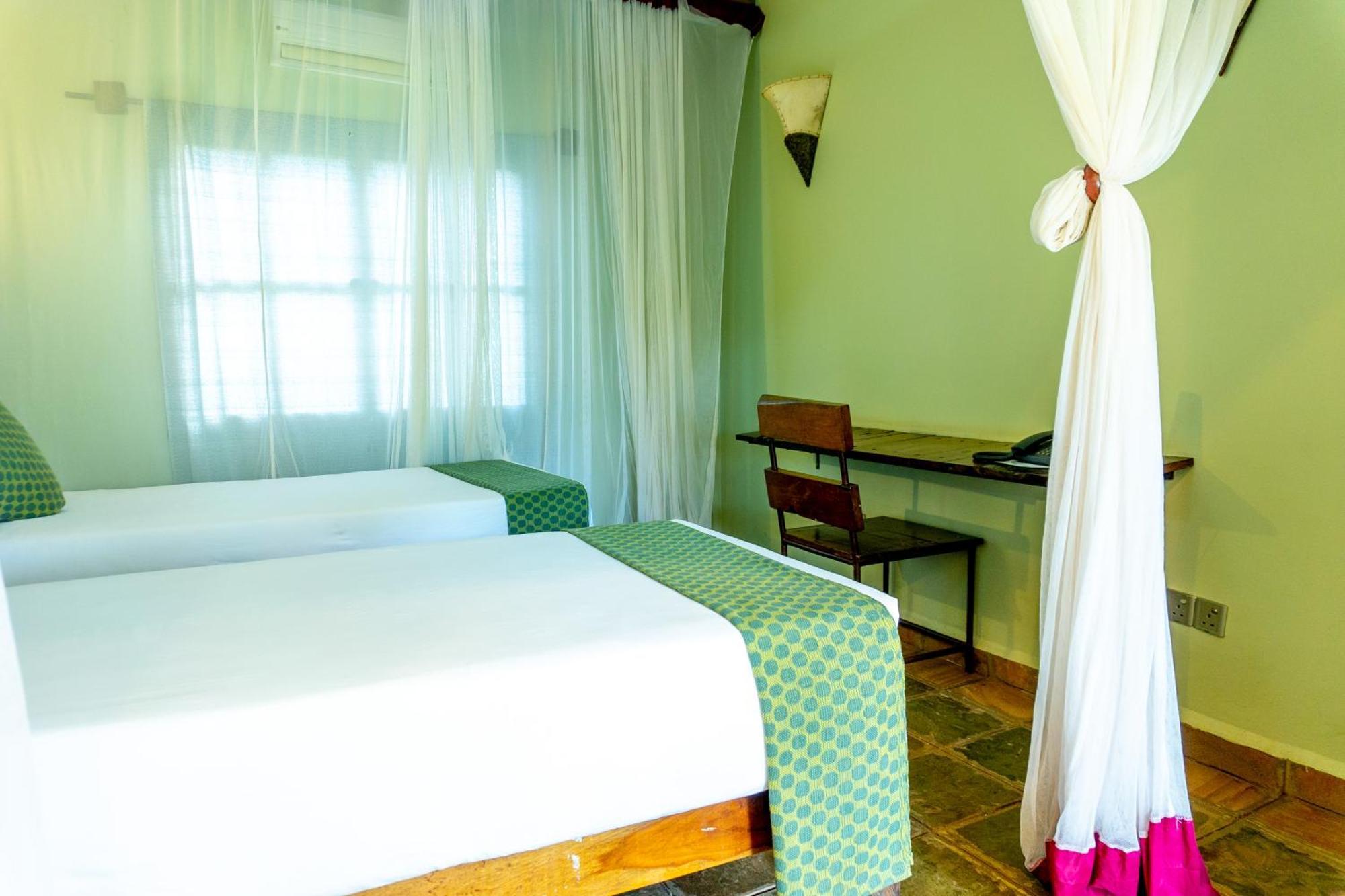 Weru Weru River Lodge 莫希 外观 照片